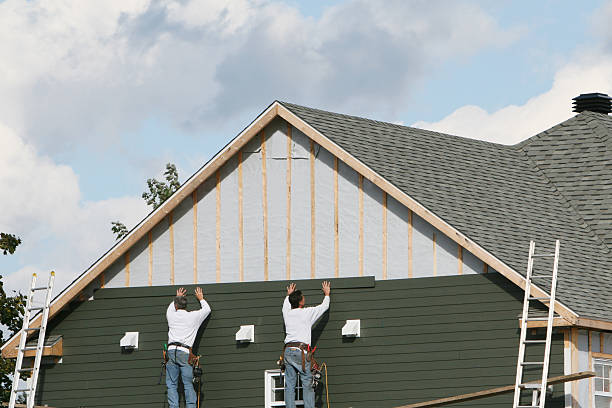 Professional Siding Inspection technician working in Hallieford, VA